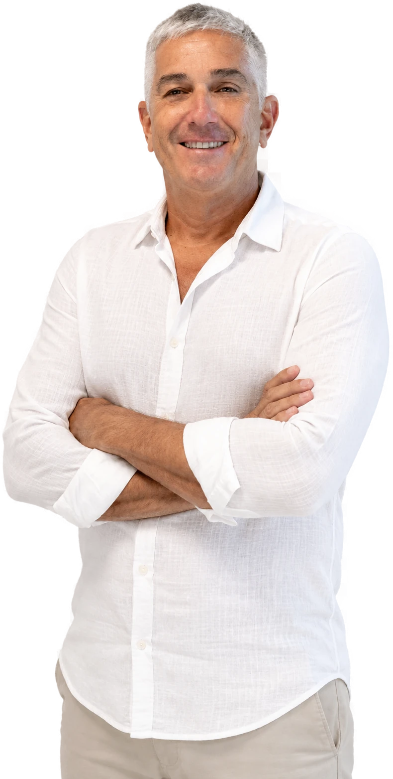 Gustavo Xavier de braços cruzados